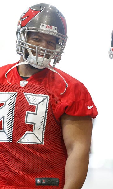 Ndamukong Suh practices with Buccaneers for first time, dons customary No. 93 jersey